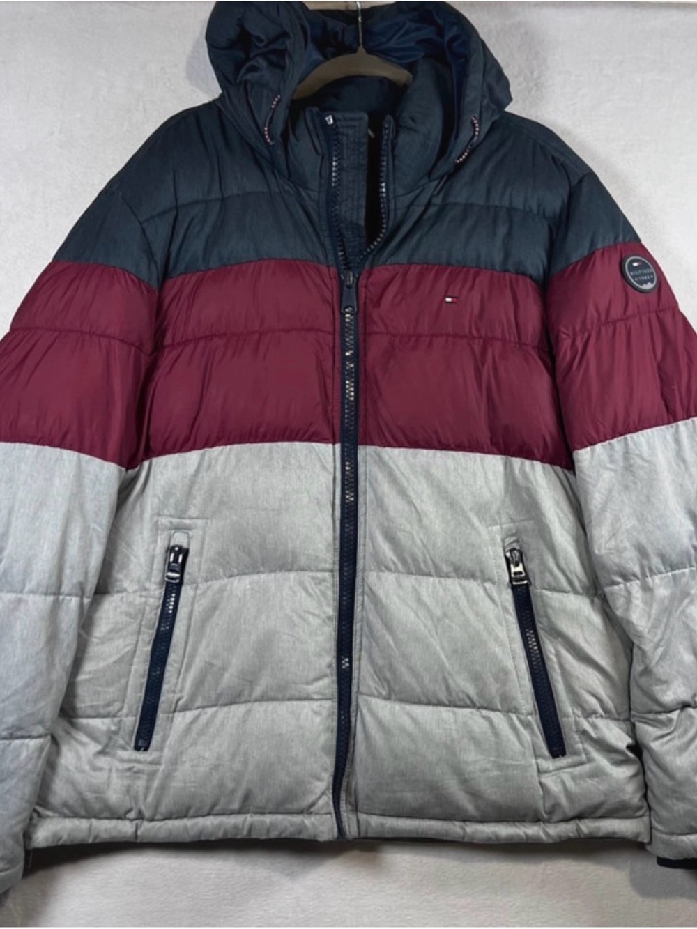 Tommy Hilfiger Mens XL
Colorblock Puffer Jacket Hooded